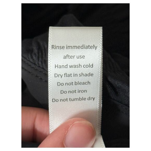 Andie The Liku Smocked scoop back one piece swimsuit black size Medium M - Picture 7 of 8